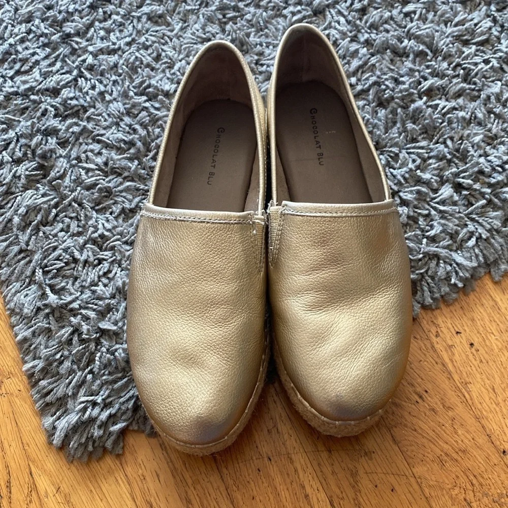 Chocolat Blu Shoes Womens Espadrille Slip On Flats Gold Faux Leather Casual 37